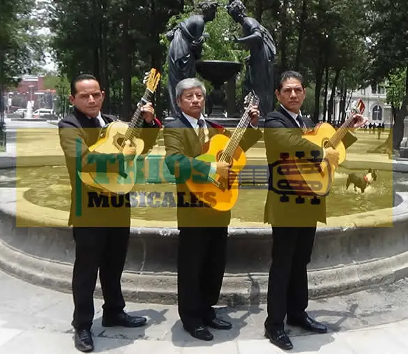 trio romántico en Tláhuac 