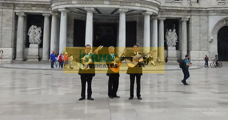 trio romántico en la Colonia El Yaqui 